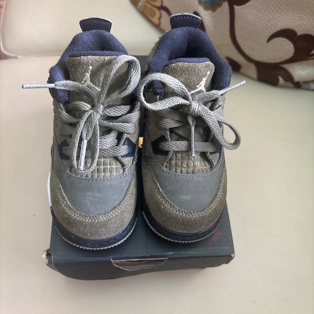 Jordan Retro 4 - Olive